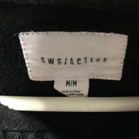 Cropped “New York” Hoodie - Picture 2 of 2